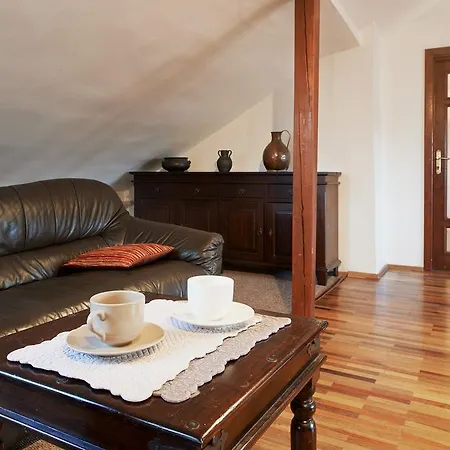 Regina House- Sv. Mikalojaus 13 *