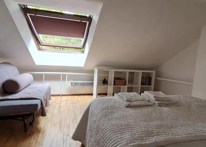 Regina House- Sv. Mikalojaus 13 *